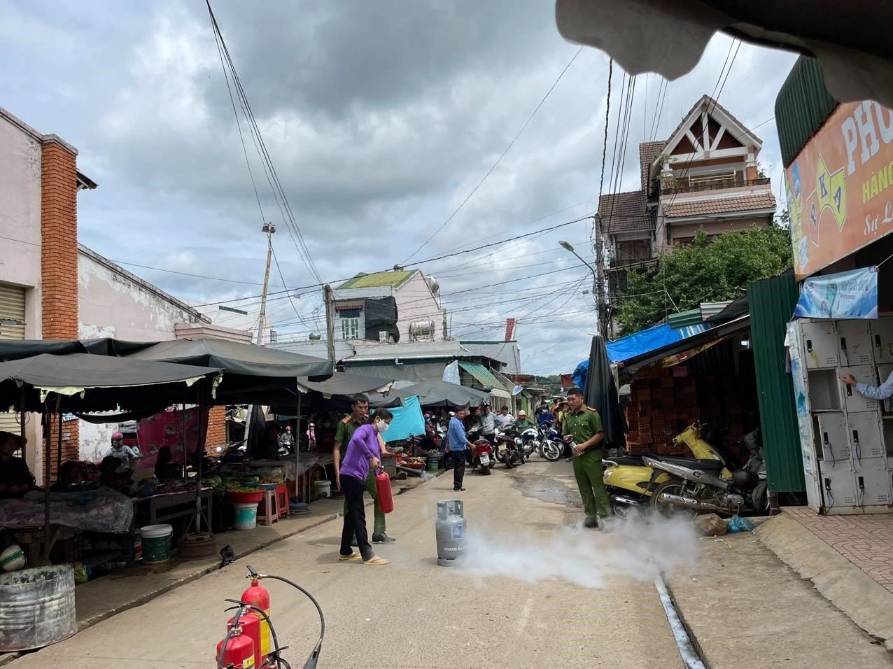CHỢ 3
